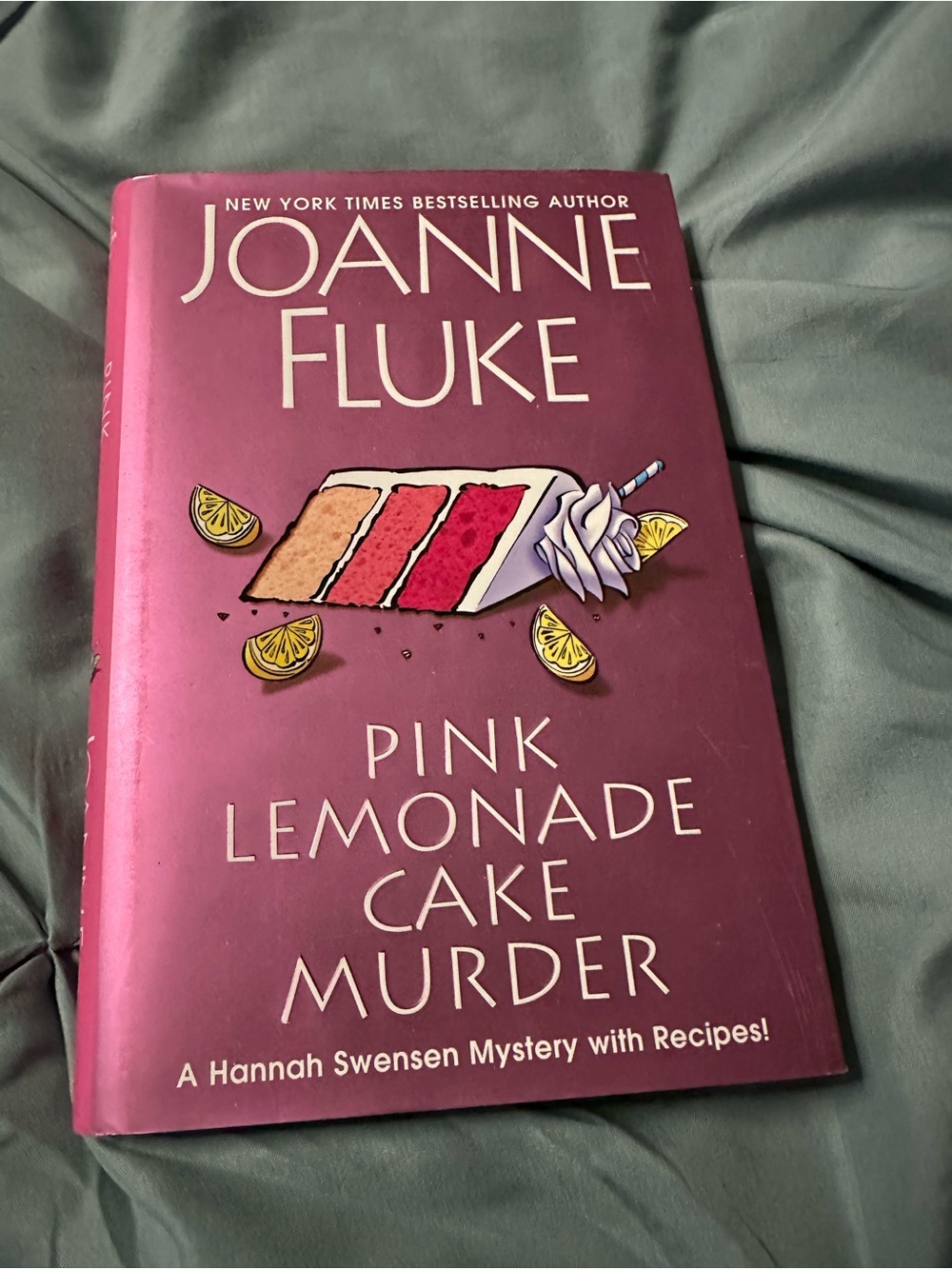 📚4 for $30 📚Pink Lemonade Cake Murder by Joanne Fluke